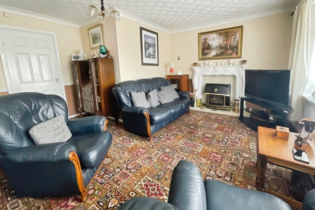 14, Kestrel Road, Dudley photo 2
