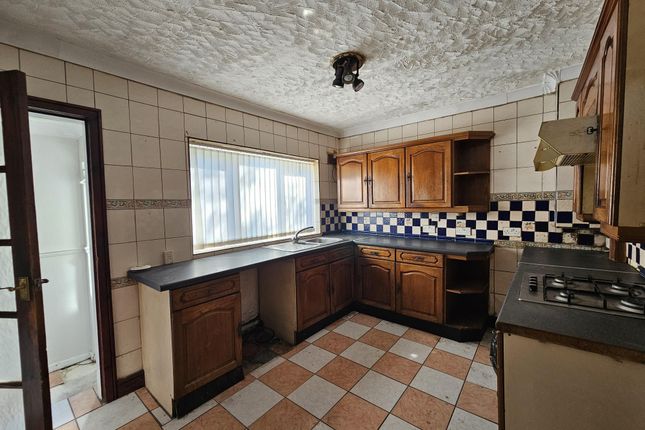 12, Dingle Lane, Willenhall photo 4