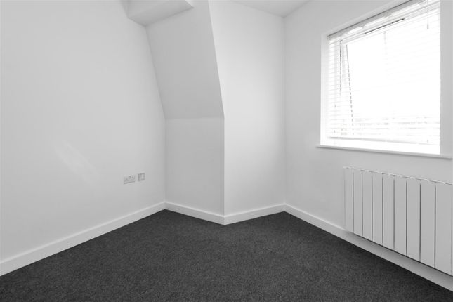 Flat 7, 1 Artillery Place, London photo 4