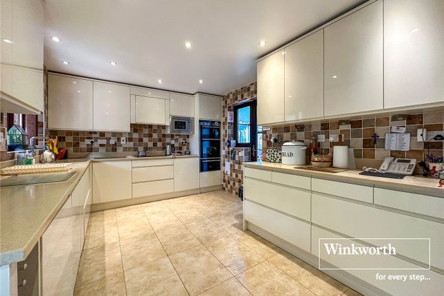 7, Webbs Way, Ringwood photo 2