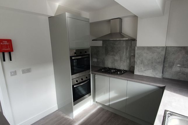 48 Dogfield Street, Cardiff photo 3
