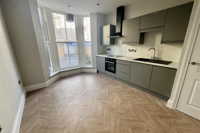 Flat 1, 50-51, Albemarle Crescent, Scarborough photo 2