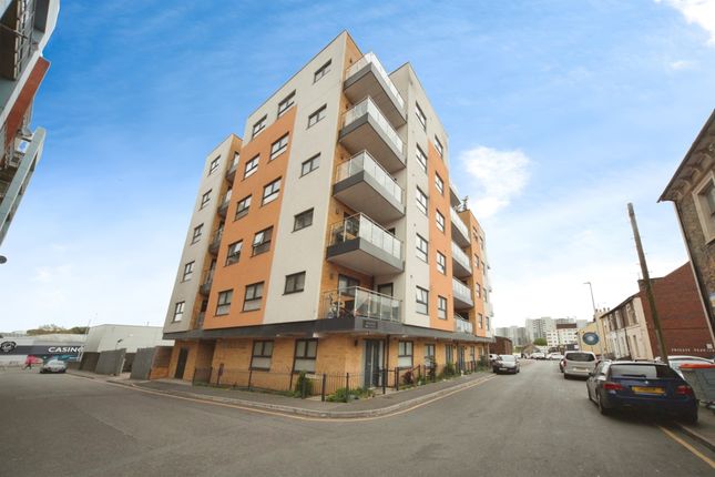 Flat for sale in Oxford Road, Luton