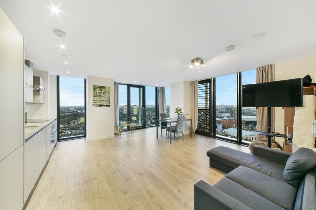Flat to rent in Stratosphere Tower, Great Eastern Road, Stratford