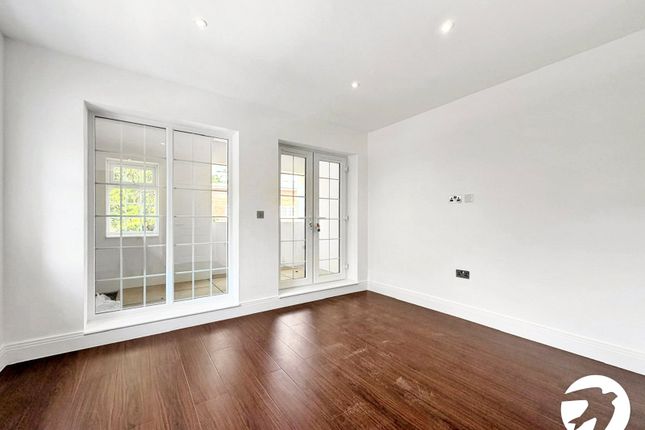 Flat 3, 69, Eaglesfield Road, London photo 3