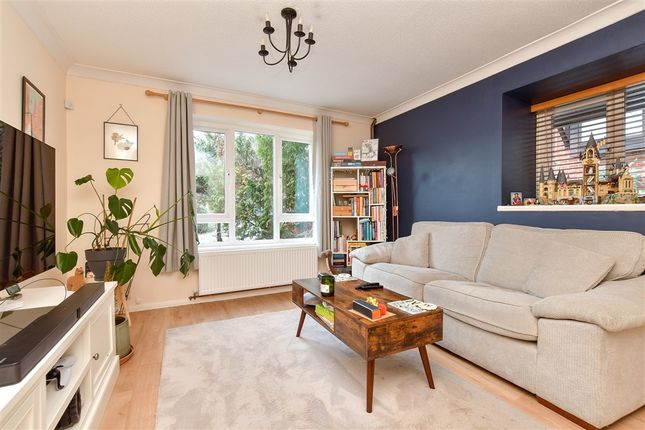 Aveling Close, Purley photo 4