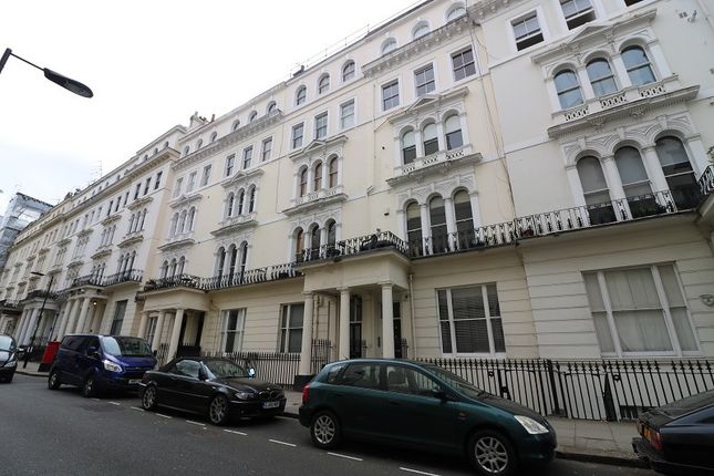Thumbnail Flat to rent in Kensington Garden Square, London