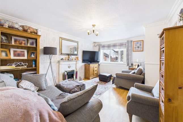19, Haslette Way, Cheltenham photo 2