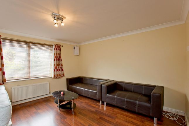 Swansea Court, London photo 4