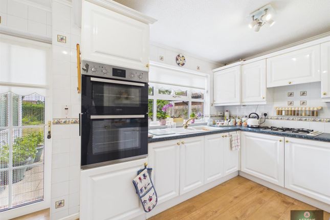58, Peverel Road, Crawley photo 4