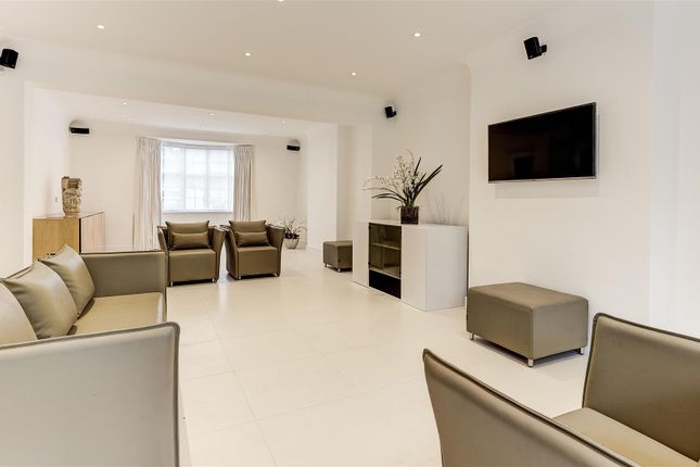 31, Holne Chase, London photo 2