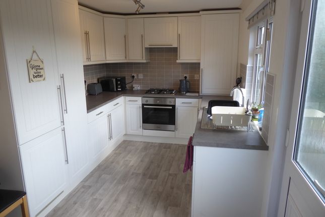 10, The Compasses, Alfold, Cranleigh photo 2