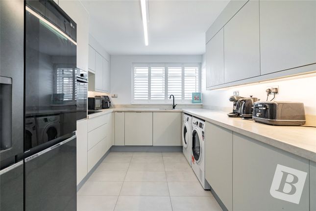 4, Abington Court, Upminster photo 2