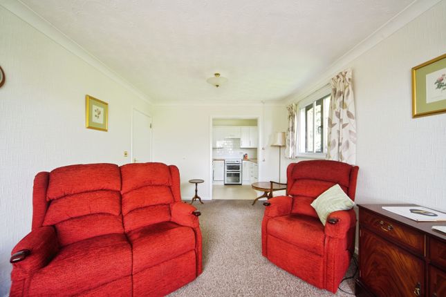 32, Manor Court Lodge, South Woodford photo 4