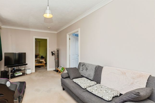 48, Fairford Leys Way, Aylesbury photo 4