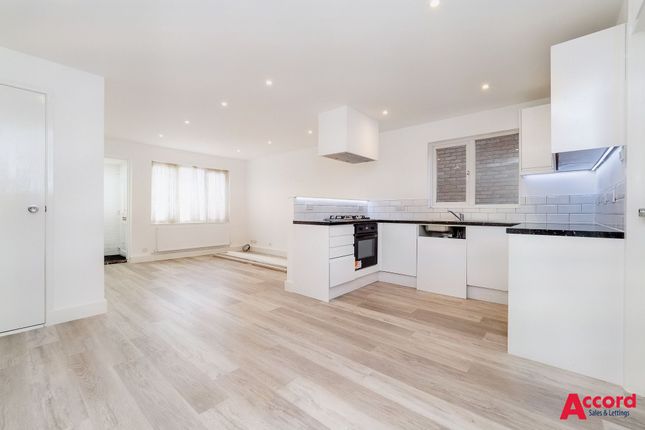 27 Juniper Way, Romford photo 2