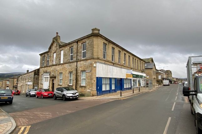 Leisure/hospitality to let in Colne Road, Brierfield, Nelson