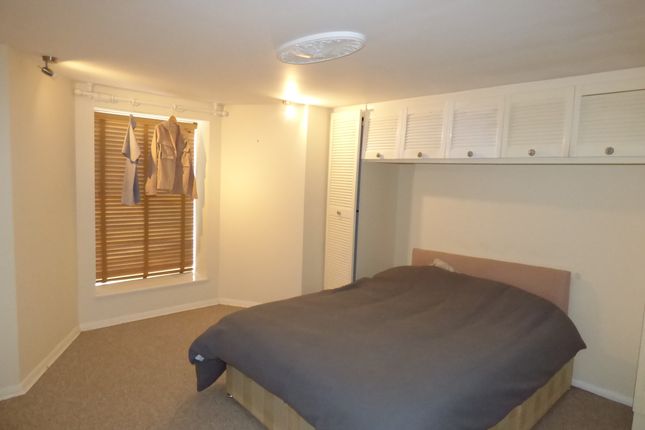 Stockwood Crescent, Luton photo 2