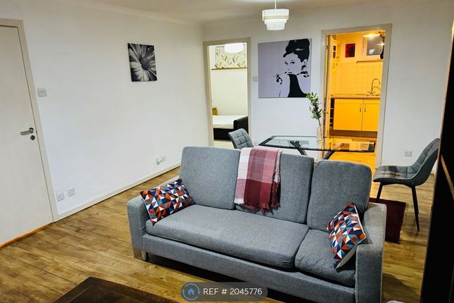 Flat to rent in Lawrence Wharf, London