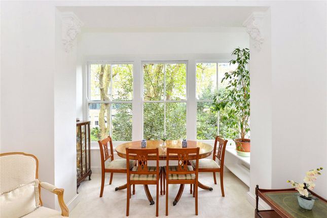 Flat 3, 13, Nevern Square, Earls Court photo 2