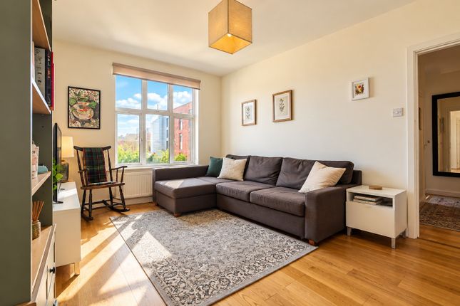Flat 68, Brixton Hill Court, Brixton Hill, London photo 4