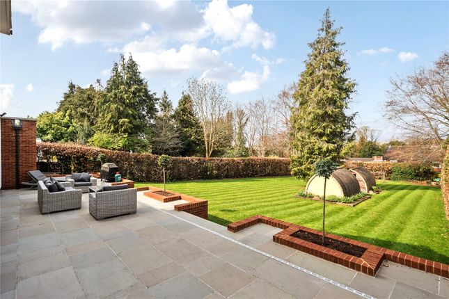 7, Rookery Close, Leatherhead photo 2