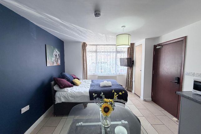 56, Stratford Road, SOUTHALL photo 2
