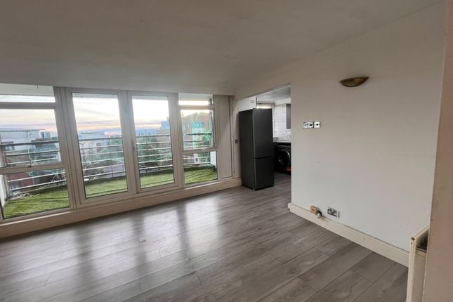 Flat 15, Greenwich Heights, London photo 2
