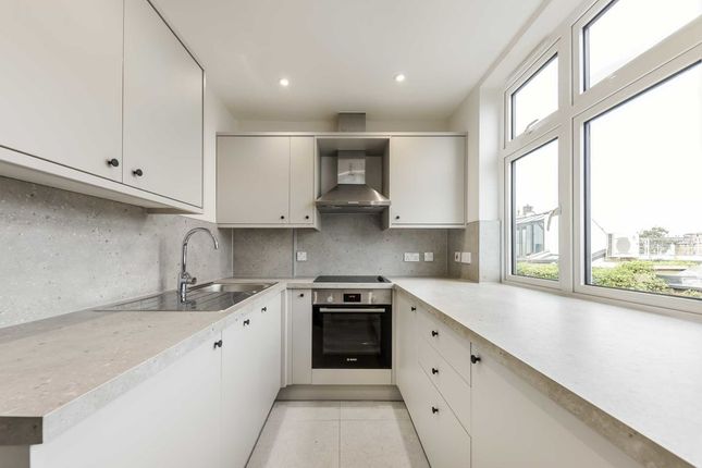 Flat to rent in Gloucester Avenue, London