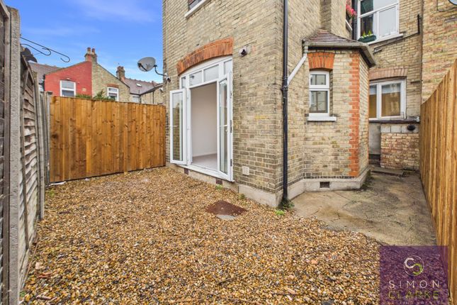 2 Churchfield Avenue, London photo 2