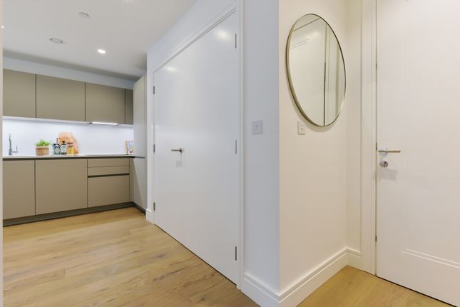 902, Empire House, 414, Chiswick High Road, London photo 3