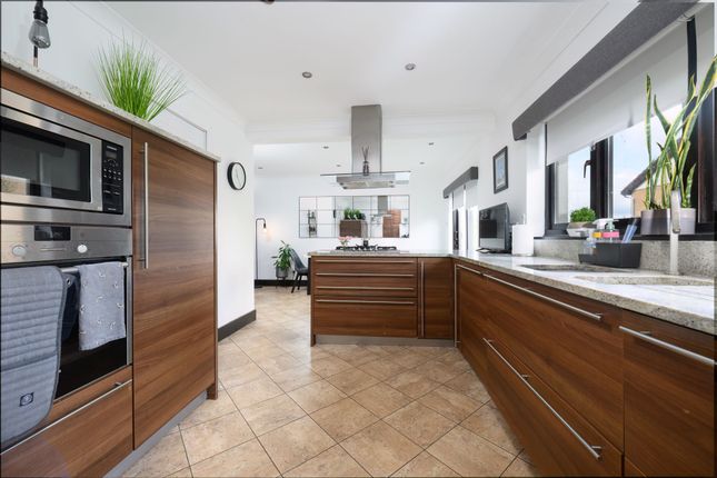 13 Swallow Brae, Greenock photo 3