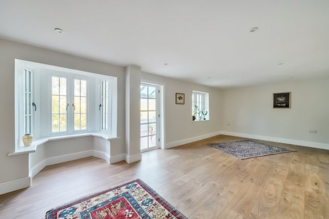 Oak Tree Cottage,, The Street, Farnham photo 3