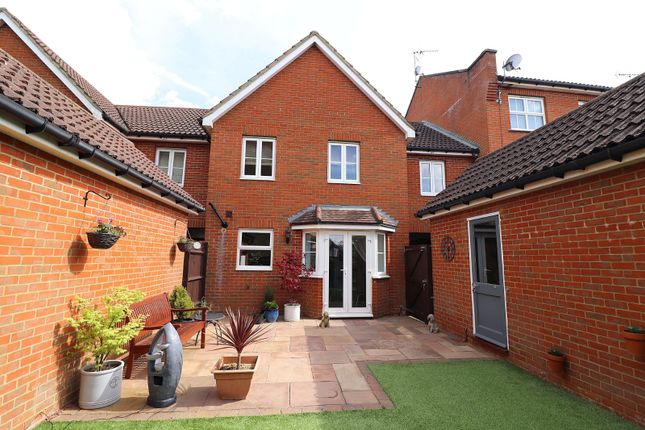 129, Mendip Way, Hertfordshire photo 2