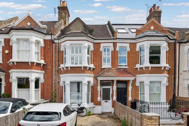 Thumbnail Flat for sale in Earlsfield Road, London