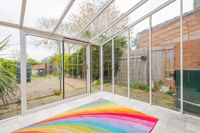 30 Spruce Avenue, Great Yarmouth photo 3