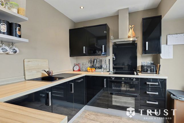 3 Kenilworth Gardens, Leeds photo 2