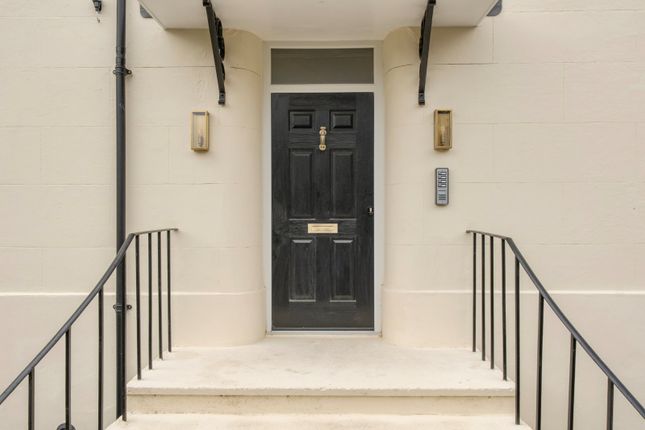 Apartment 2 The Atelier, 8, Upper High Street, Hampshire photo 2