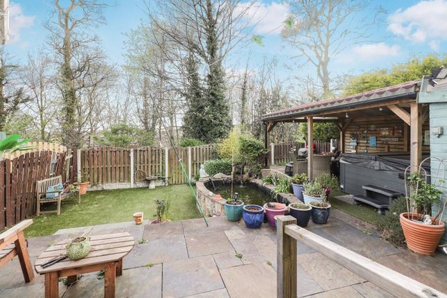 69, Woodburn Drive, Sheffield photo 4