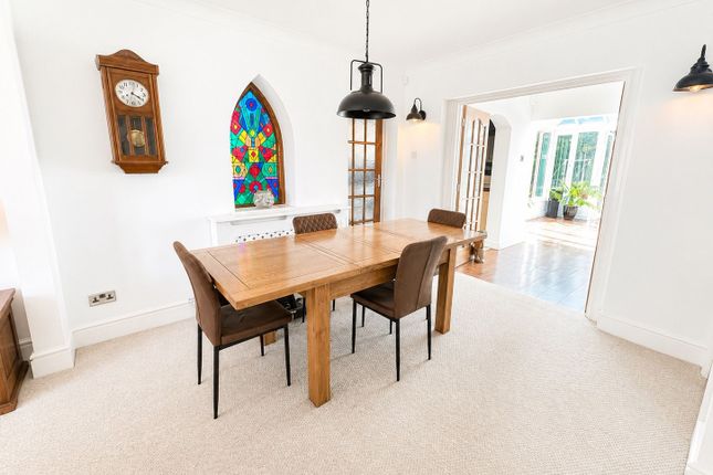 1, Wallace Drive, Leicester photo 3