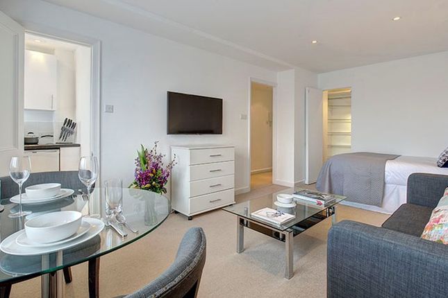 Studio house on 39, Hill Street, London, £2,800/mo