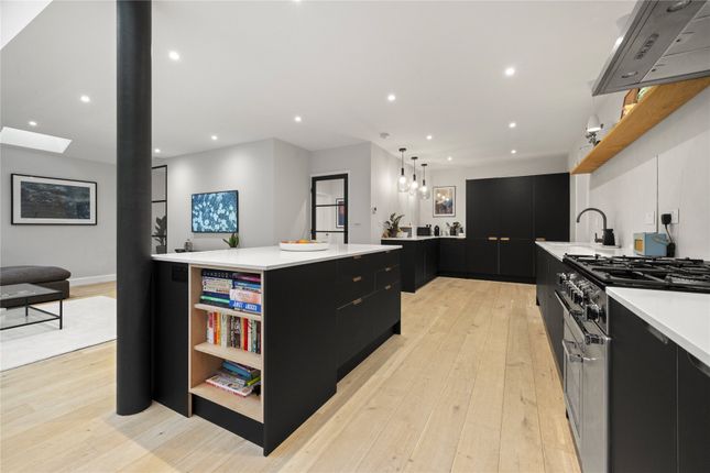 27, Spenser Avenue, Surrey photo 4