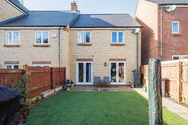 Thumbnail End terrace house for sale in Wearn Road, Faringdon, Oxfordshire