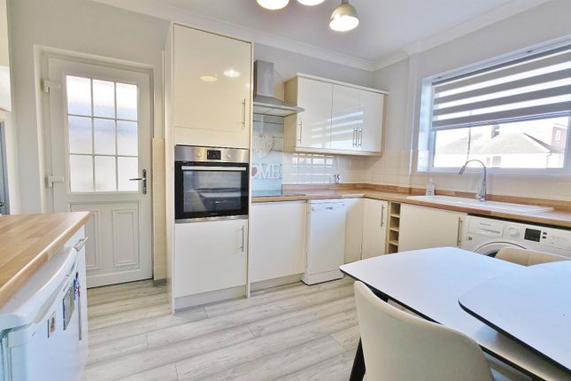 206, Walton Road, Walton-on-the-Naze photo 2