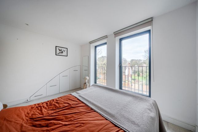 Flat 6, 7, Gressenhall Road, London photo 4