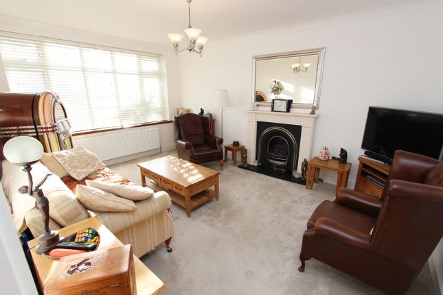 22, Midfield Way, Orpington photo 2