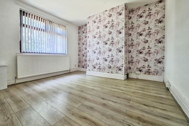 84, Wolverton Avenue, Oldham photo 2