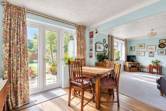5, Avon Meade, Fordingbridge photo 2