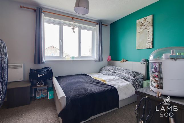 19, Caterham Close, Clacton-on-Sea photo 4