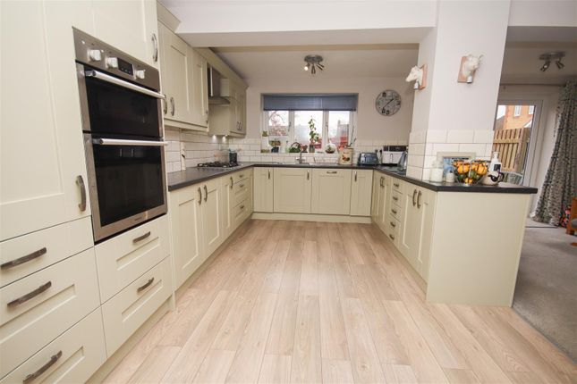 38, Evesham Close, Wellingborough photo 2